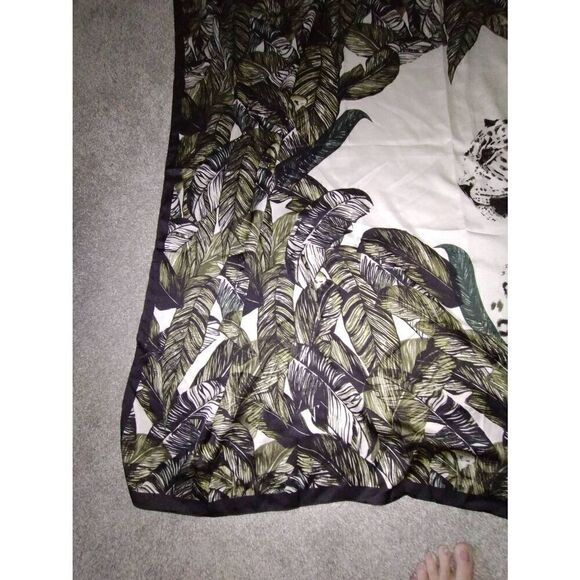 Saks Fifth Ave Scarf Leopard Black White Green Large 62"x 58"‎ Silk - Picture 5 of 5